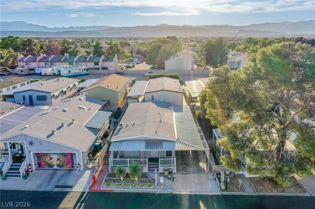 4557 Royal Ridge Boulevard, Las Vegas, NV 89103