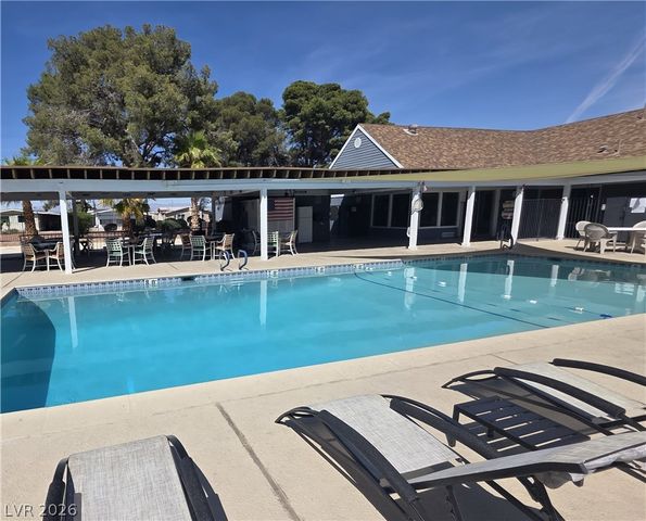4557 Royal Ridge Boulevard, Las Vegas, NV 89103