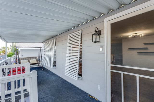 4557 Royal Ridge Boulevard, Las Vegas, NV 89103