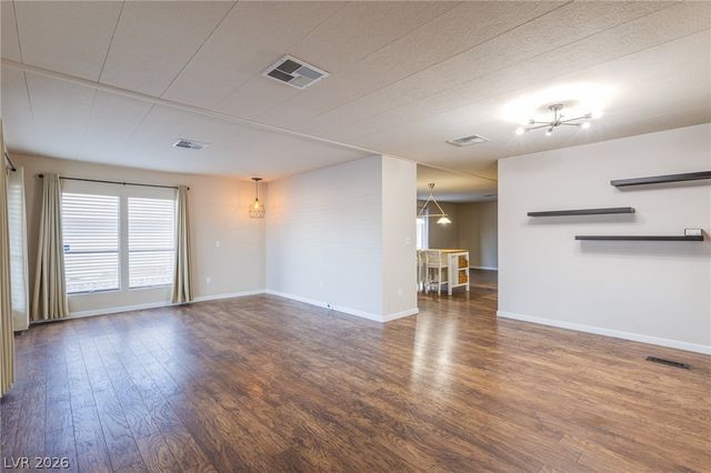 4557 Royal Ridge Boulevard, Las Vegas, NV 89103
