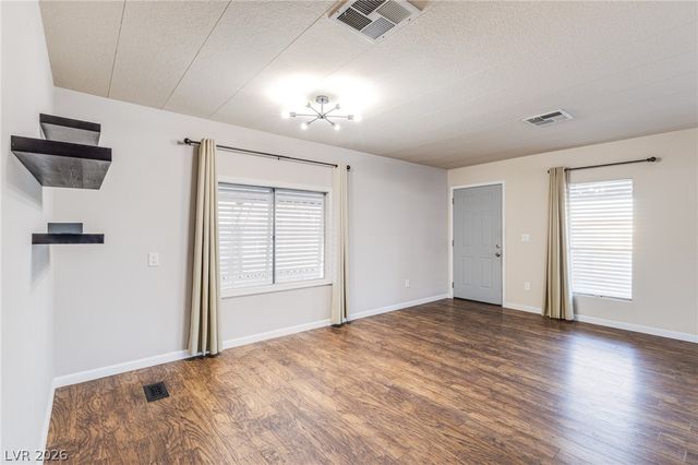 4557 Royal Ridge Boulevard, Las Vegas, NV 89103