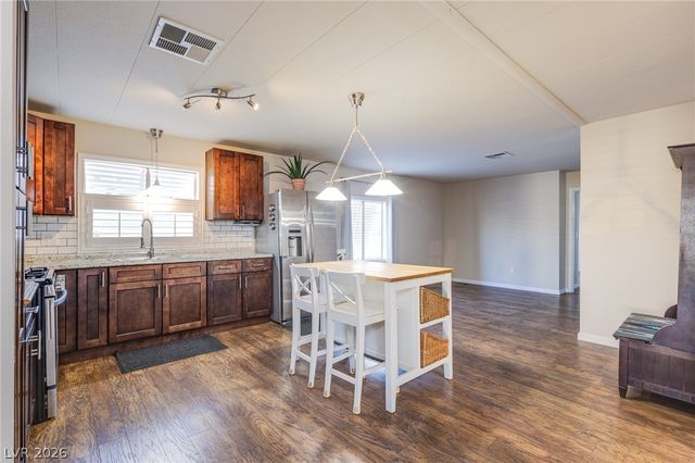 4557 Royal Ridge Boulevard, Las Vegas, NV 89103