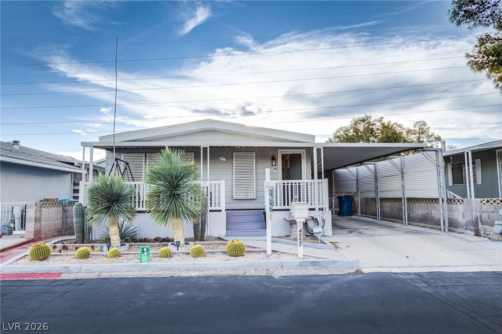 4557 Royal Ridge Boulevard, Las Vegas, NV 89103