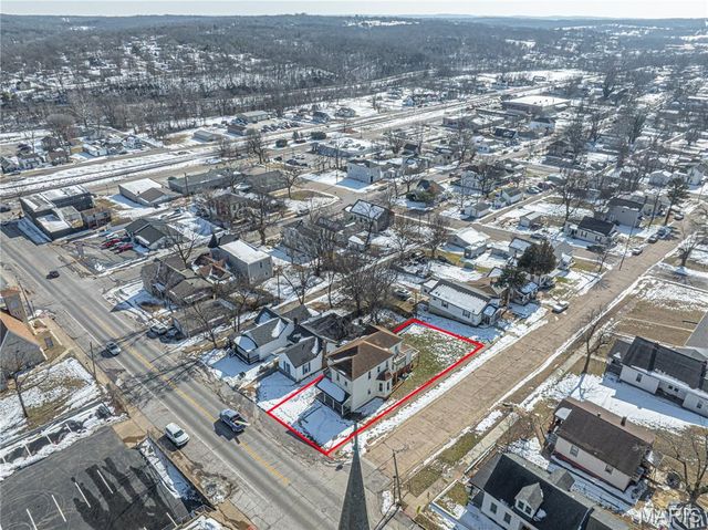 221 W Miller Street, De Soto, MO 63020