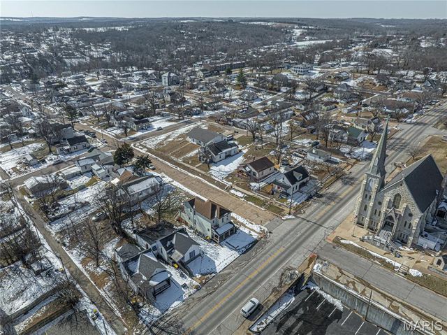 221 W Miller Street, De Soto, MO 63020