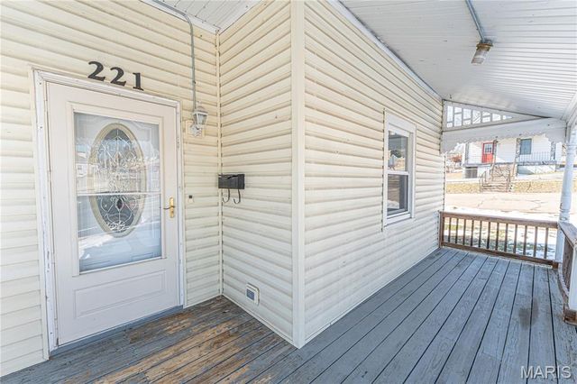 221 W Miller Street, De Soto, MO 63020