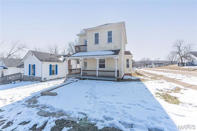 221 W Miller Street, De Soto, MO 63020