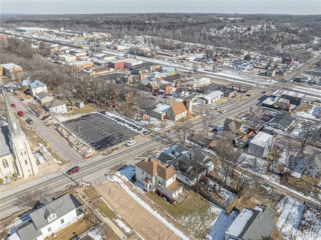 221 W Miller Street, De Soto, MO 63020