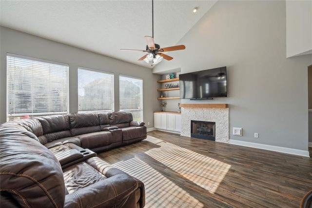 1104 Lake Shore Drive, Pearland, TX 77581