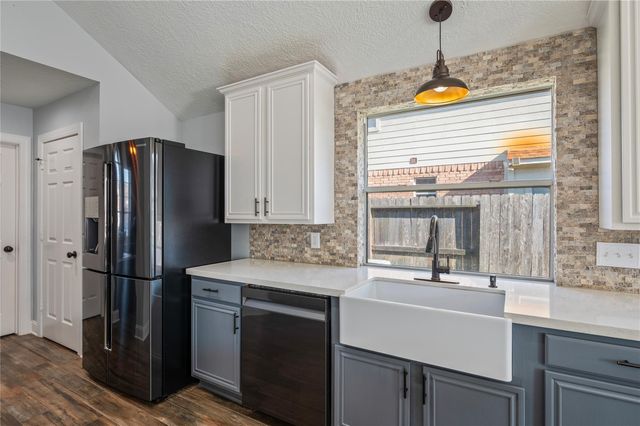 1104 Lake Shore Drive, Pearland, TX 77581