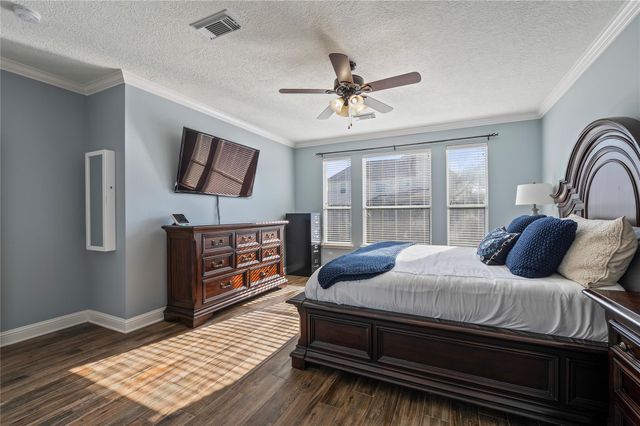 1104 Lake Shore Drive, Pearland, TX 77581