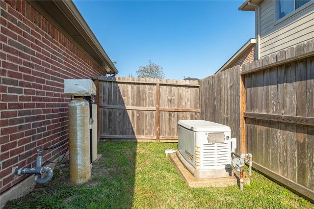 1104 Lake Shore Drive, Pearland, TX 77581