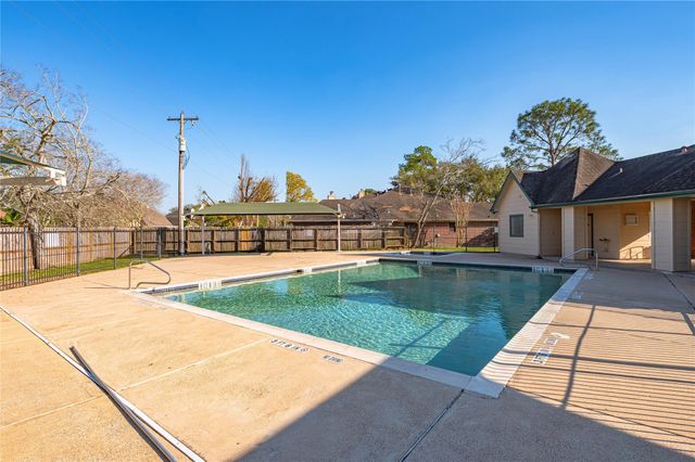 1104 Lake Shore Drive, Pearland, TX 77581