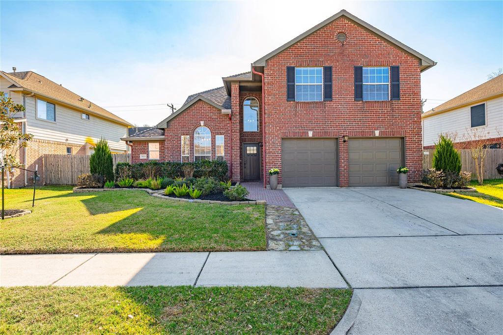 1104 Lake Shore Drive, Pearland, TX 77581