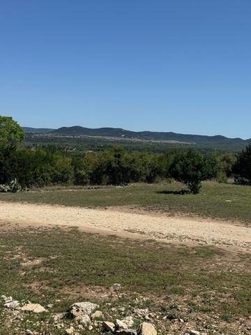 2485 Bump Gate Rd., Pipe Creek, TX 78063