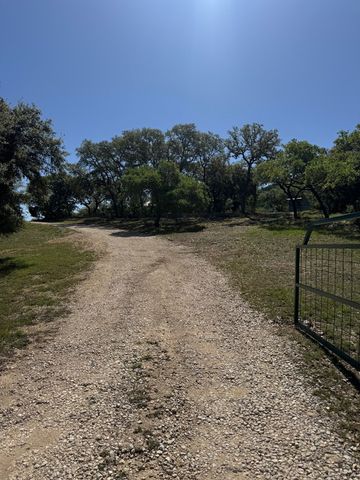 2485 Bump Gate Rd., Pipe Creek, TX 78063