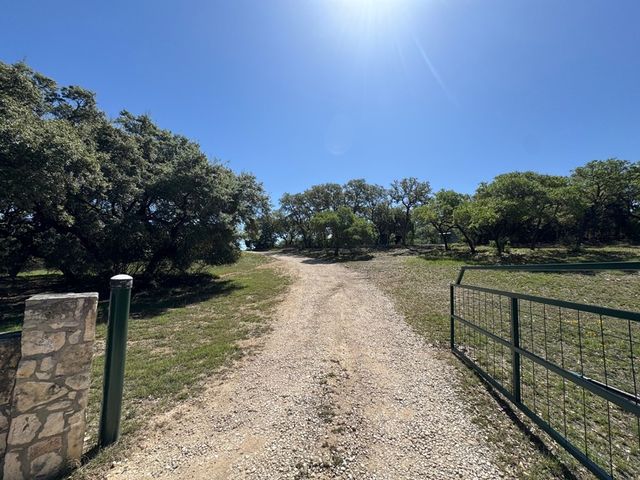 2485 Bump Gate Rd., Pipe Creek, TX 78063