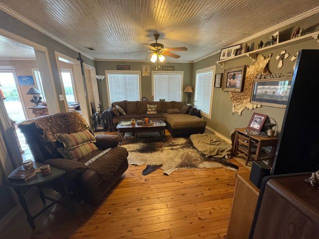 2485 Bump Gate Rd., Pipe Creek, TX 78063