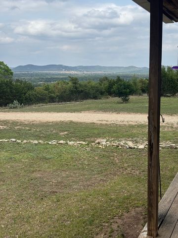 2485 Bump Gate Rd., Pipe Creek, TX 78063