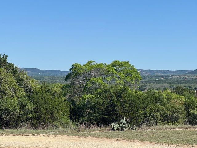 2485 Bump Gate Rd., Pipe Creek, TX 78063