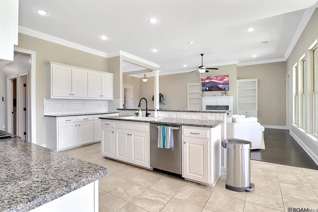 8786 Greenleaves Dr, Denham Springs, LA 70726