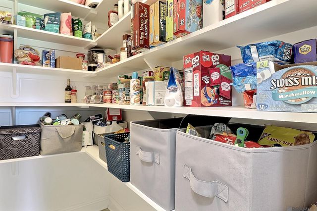 8786 Greenleaves Dr, Denham Springs, LA 70726