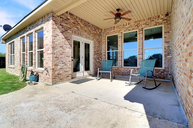 8786 Greenleaves Dr, Denham Springs, LA 70726