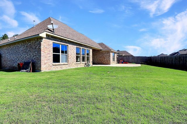 8786 Greenleaves Dr, Denham Springs, LA 70726