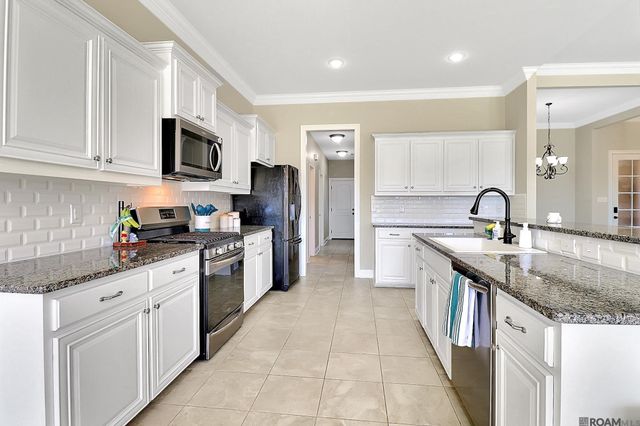 8786 Greenleaves Dr, Denham Springs, LA 70726