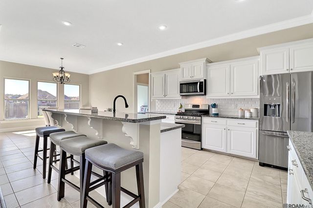 8786 Greenleaves Dr, Denham Springs, LA 70726