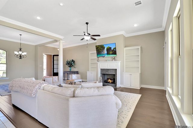 8786 Greenleaves Dr, Denham Springs, LA 70726