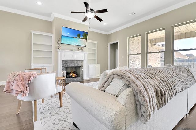 8786 Greenleaves Dr, Denham Springs, LA 70726