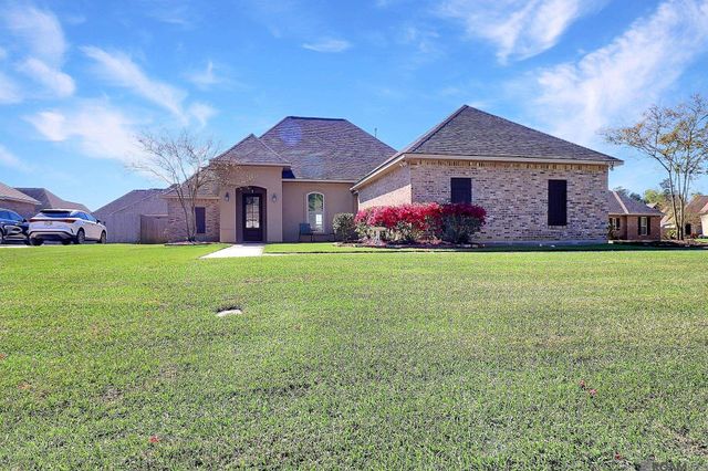 8786 Greenleaves Dr, Denham Springs, LA 70726