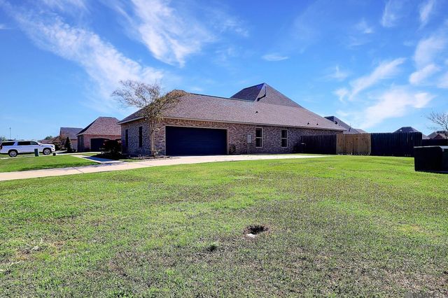 8786 Greenleaves Dr, Denham Springs, LA 70726