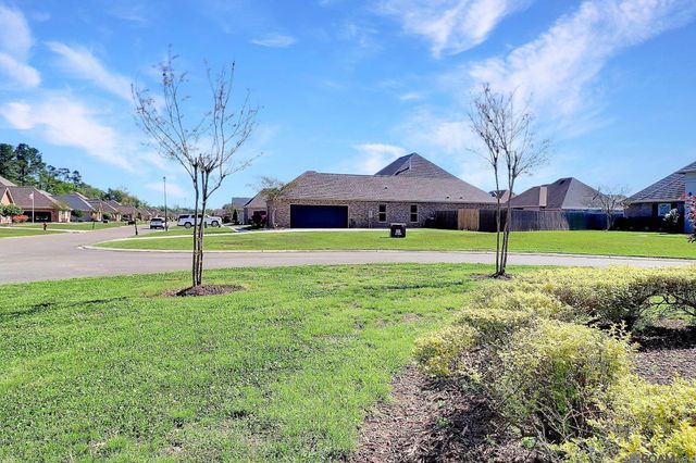 8786 Greenleaves Dr, Denham Springs, LA 70726