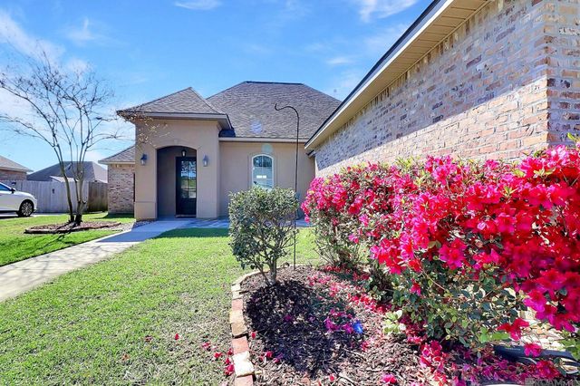 8786 Greenleaves Dr, Denham Springs, LA 70726