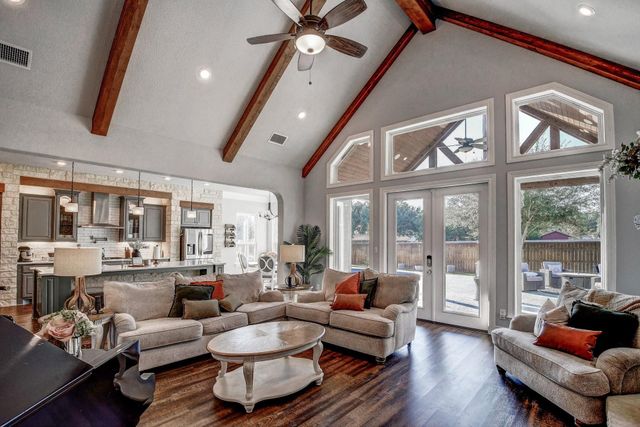 222 August Avenue, Shiner, TX 77984