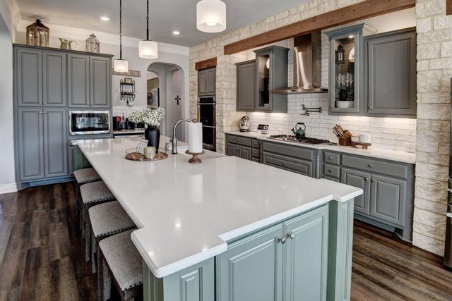 222 August Avenue, Shiner, TX 77984