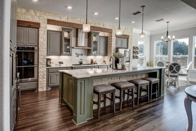 222 August Avenue, Shiner, TX 77984