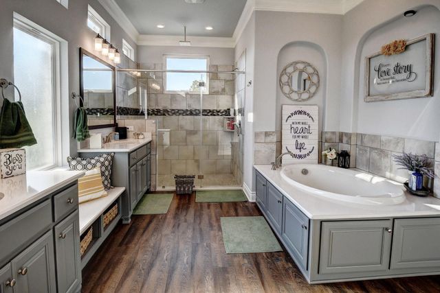 222 August Avenue, Shiner, TX 77984