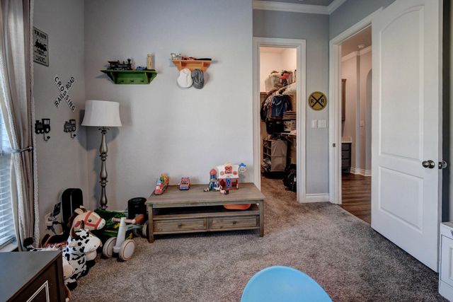 222 August Avenue, Shiner, TX 77984