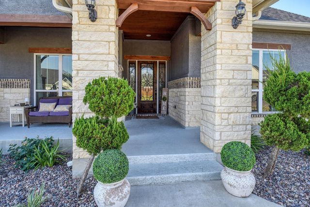 222 August Avenue, Shiner, TX 77984