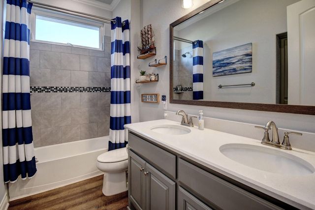 222 August Avenue, Shiner, TX 77984