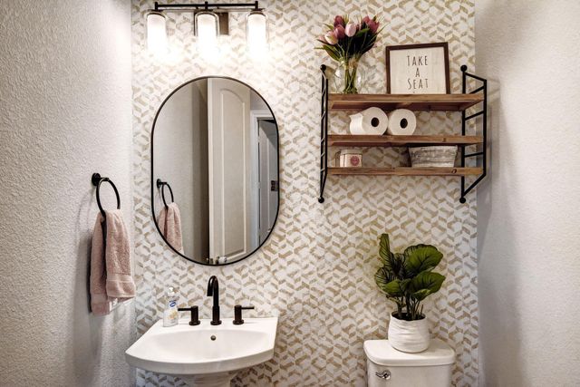 222 August Avenue, Shiner, TX 77984