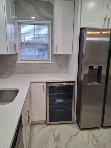 917 Sipp Avenue, East Patchogue, NY 11772