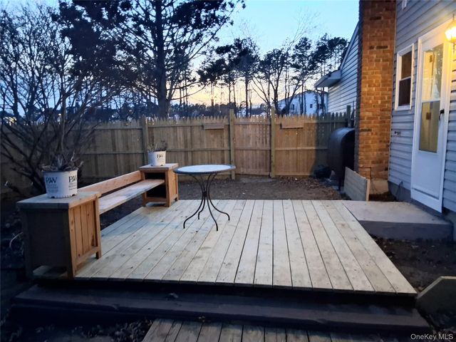 917 Sipp Avenue, East Patchogue, NY 11772