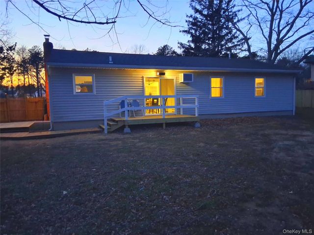 917 Sipp Avenue, East Patchogue, NY 11772