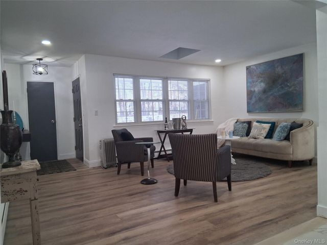 917 Sipp Avenue, East Patchogue, NY 11772