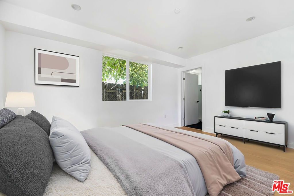 Image 15 of property listing at 1200 W 38th Street, Los Angeles, CA 90037