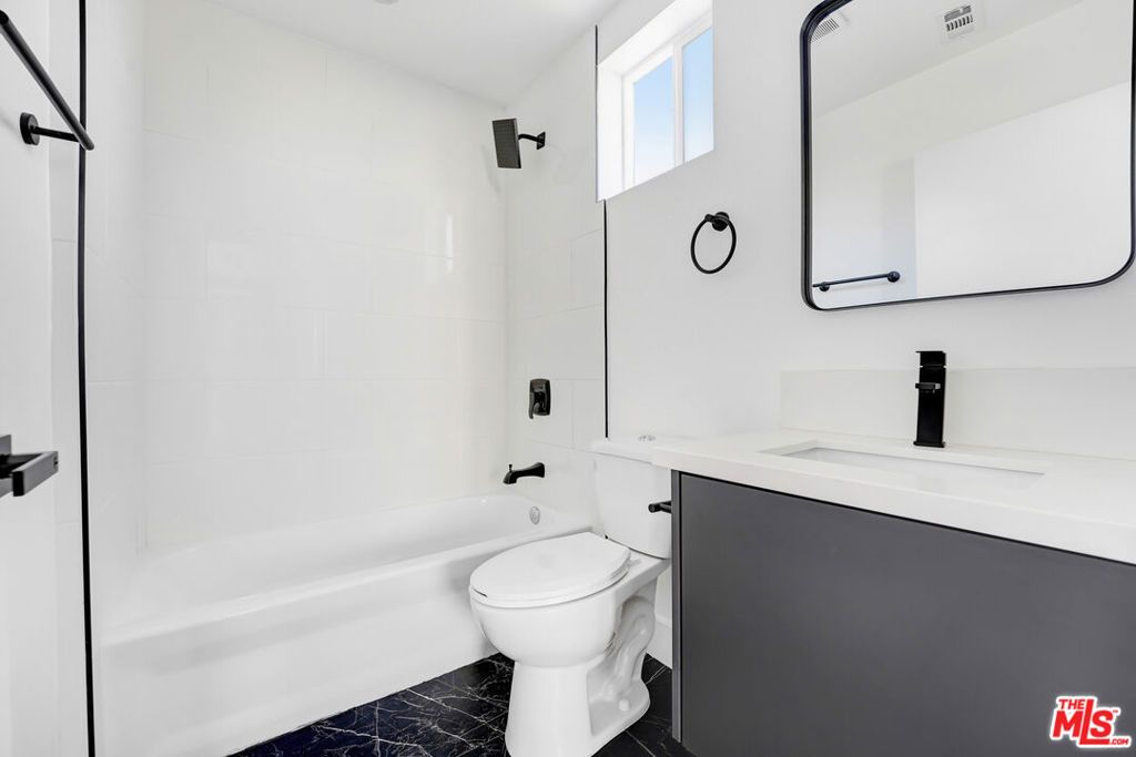 Image 7 of property listing at 1200 W 38th Street, Los Angeles, CA 90037